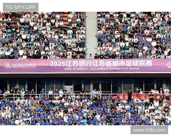 足球明星参与慈善活动引发热议,球迷热情支持公益事业的盛况回顾 足球明星参与慈善活动引发热议,球迷热情支持公益事业的盛况回顾