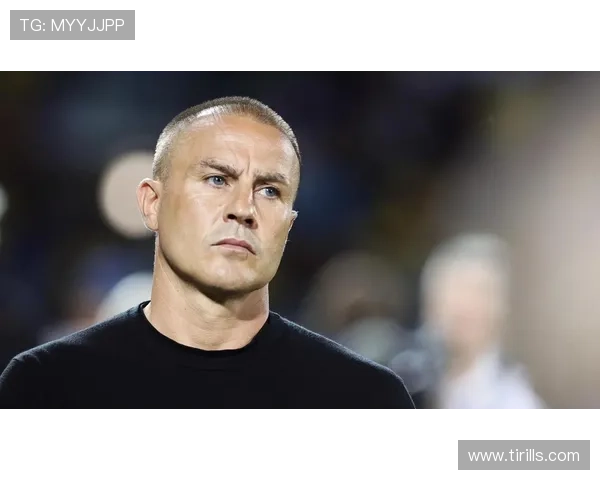 足球明星因场上失误遭教练严厉罚款引发球迷热议与媒体关注