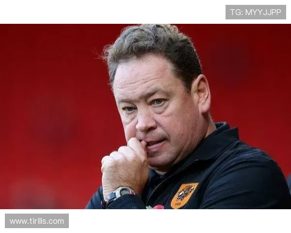 足球明星因意外受伤引发球迷热议恢复之路备受关注