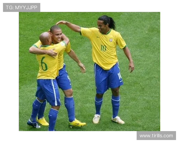 足球明星虚影图片展现运动魅力与激情的完美结合 足球明星虚影图片展现运动魅力与激情的完美结合